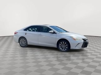 Used 2015 Toyota Camry XLE w/ Moonroof Package FWD video 2