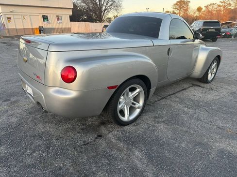 Used 2004 Chevrolet SSR w/ Preferred Equipment Group RWD image 5