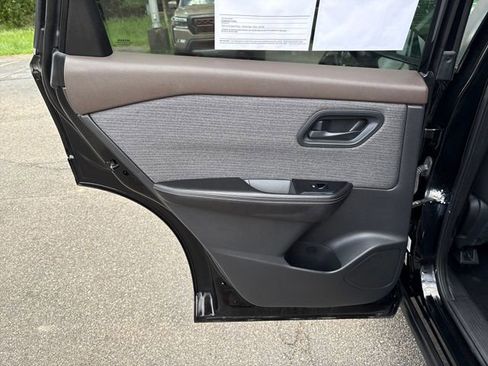 Used 2022 Nissan Rogue S AWD/4WD image 18