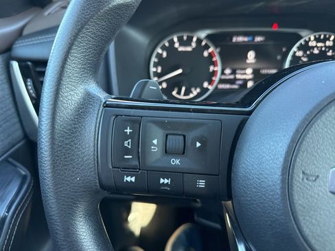 Used 2021 Nissan Rogue SV image 27