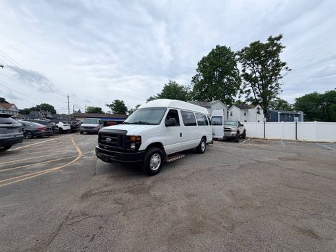 Used 2014 Ford E-350 and Econoline 350 Extended Super Duty w/ Power Group RWD image 27