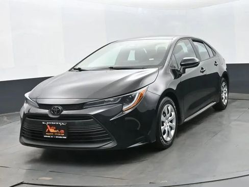 Used 2023 Toyota Corolla LE FWD image 1