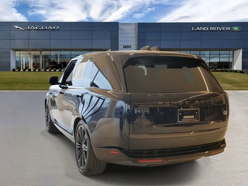 Used 2023 Land Rover Range Rover SE image 2