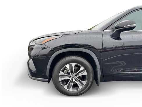 Used 2022 Toyota Highlander XLE image 14