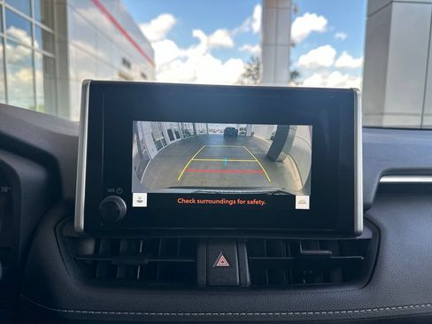 Used 2025 Toyota RAV4 XLE AWD/4WD image 35