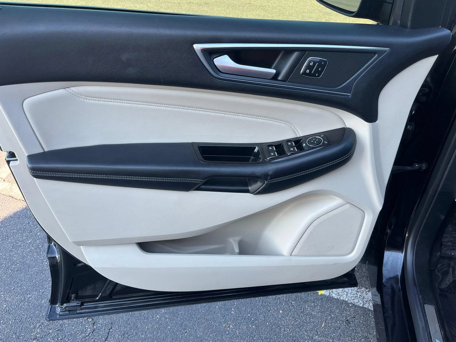 Used 2018 Ford Edge Titanium w/ Technology Package AWD/4WD image 45