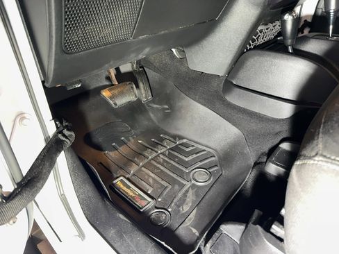 Used 2015 Jeep Wrangler Sahara w/ Connectivity Group image 14