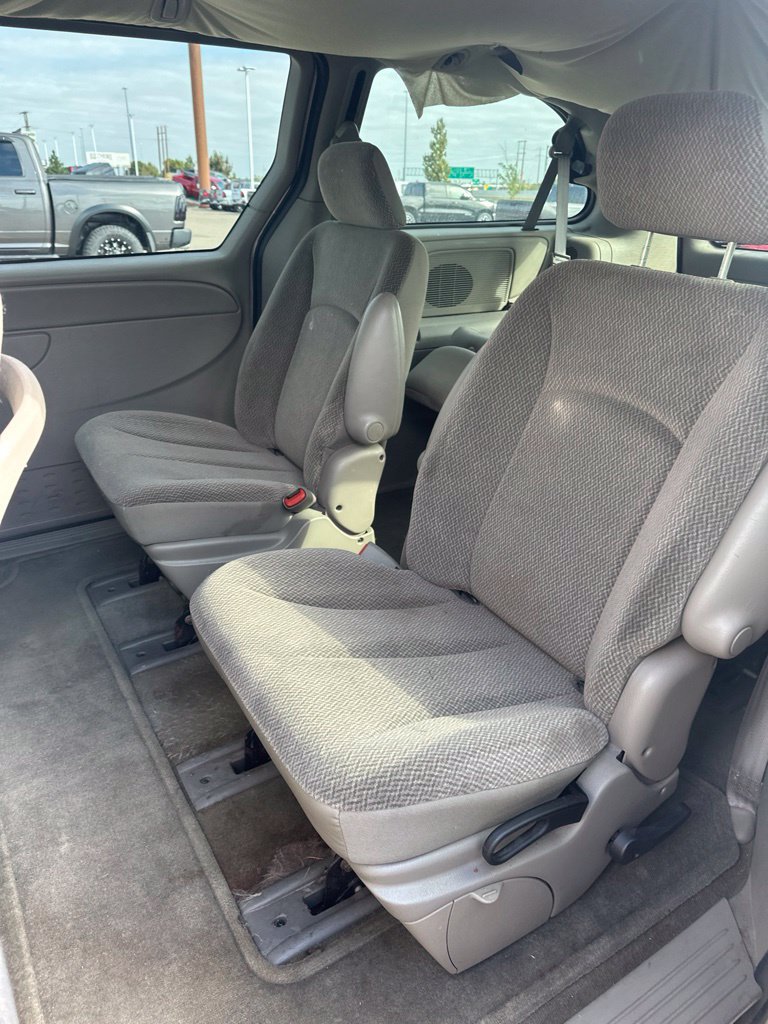 Used 2004 Chrysler Town & Country LX w/ Popular Equipment Group FWD image 15