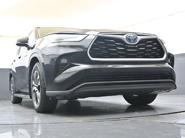Used 2021 Toyota Highlander XLE AWD/4WD image 36