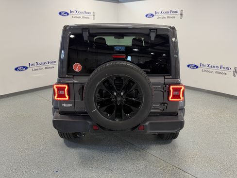 Used 2025 Jeep Wrangler Unlimited Sahara w/ Safety Group AWD/4WD image 33