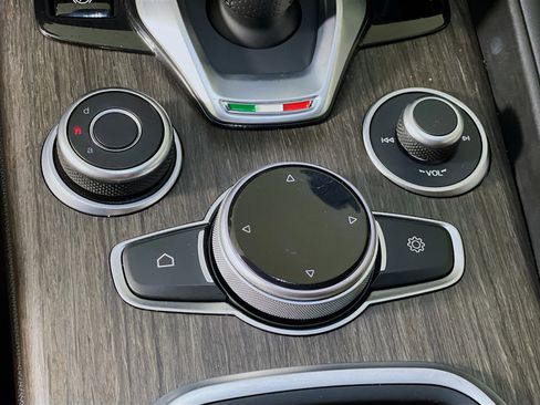 Used 2022 Alfa Romeo Giulia Ti image 26