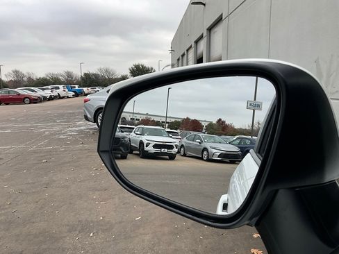 Used 2025 Toyota RAV4 XLE image 19