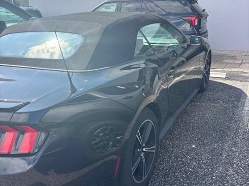 Used 2025 Ford Mustang Premium RWD image 8