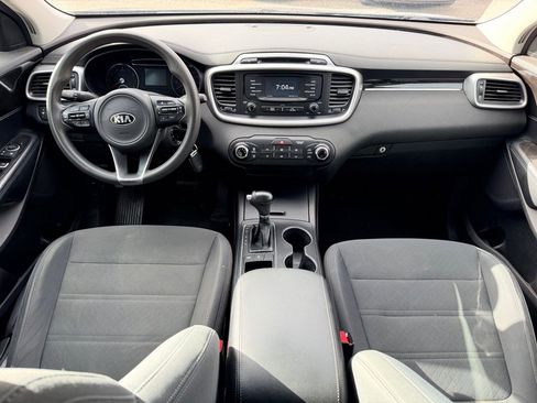 Used 2018 Kia Sorento LX image 14