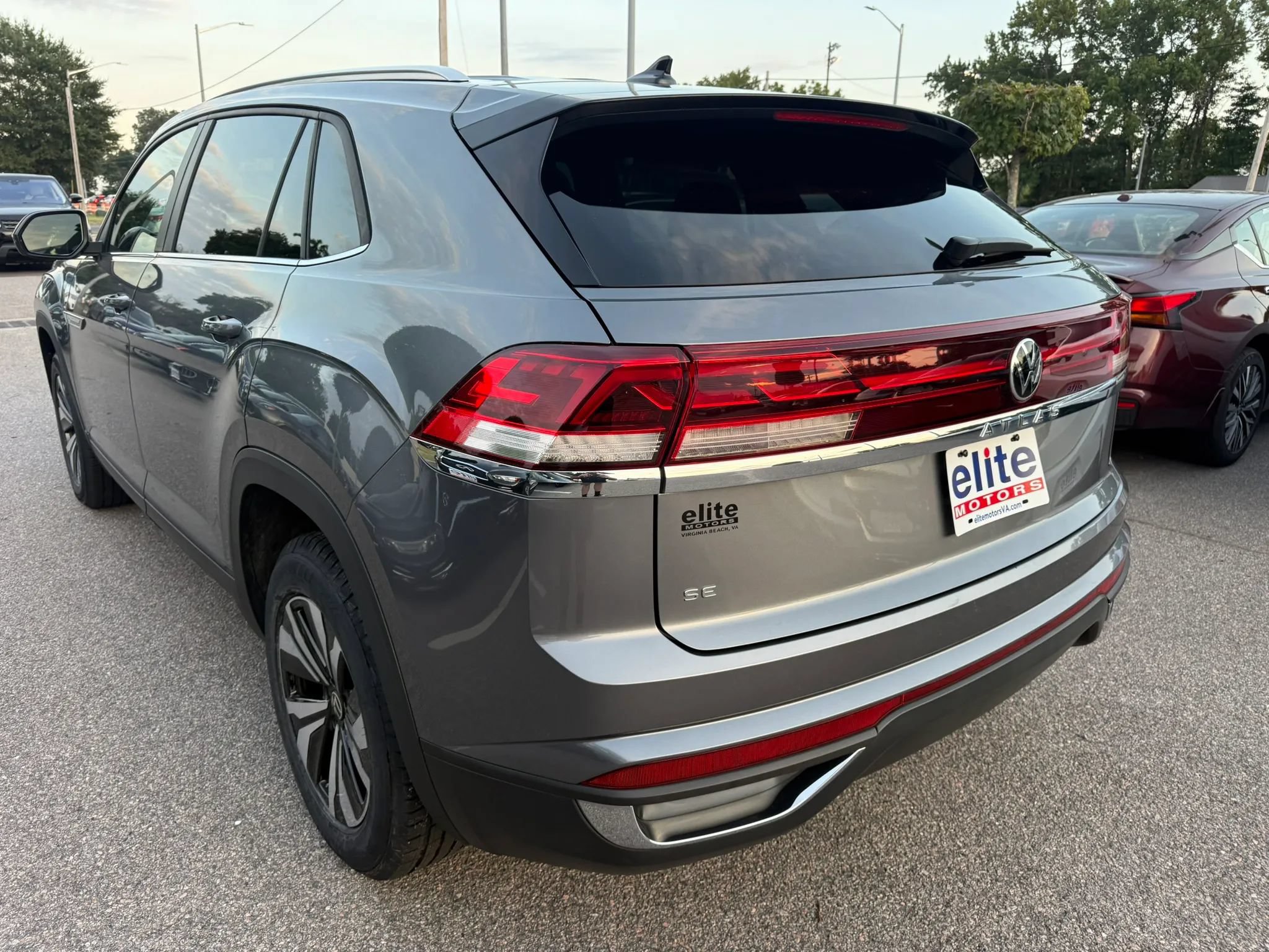 Used 2024 Volkswagen Atlas Cross Sport SE FWD image 5