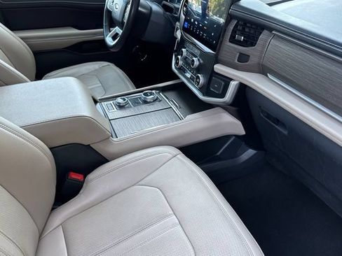 Used 2024 Ford Expedition Limited AWD/4WD image 20