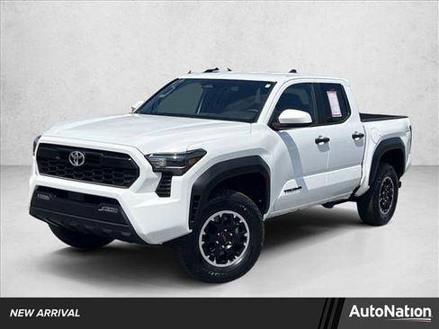 Certified 2025 Toyota Tacoma TRD Off-Road image 1