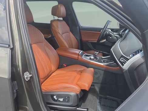 Used 2022 BMW X7 xDrive40i w/ M Sport Package AWD/4WD image 17