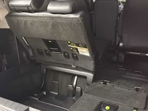 Used 2018 Toyota Sienna SE Premium FWD image 30