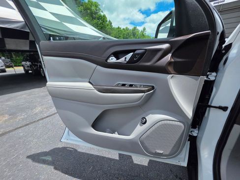 Used 2020 GMC Acadia SLT w/ LPO, Cargo Package FWD image 15