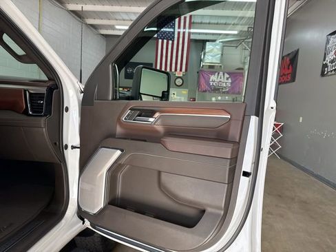 Used 2024 GMC Sierra 2500 Denali w/ Denali Reserve Package image 16