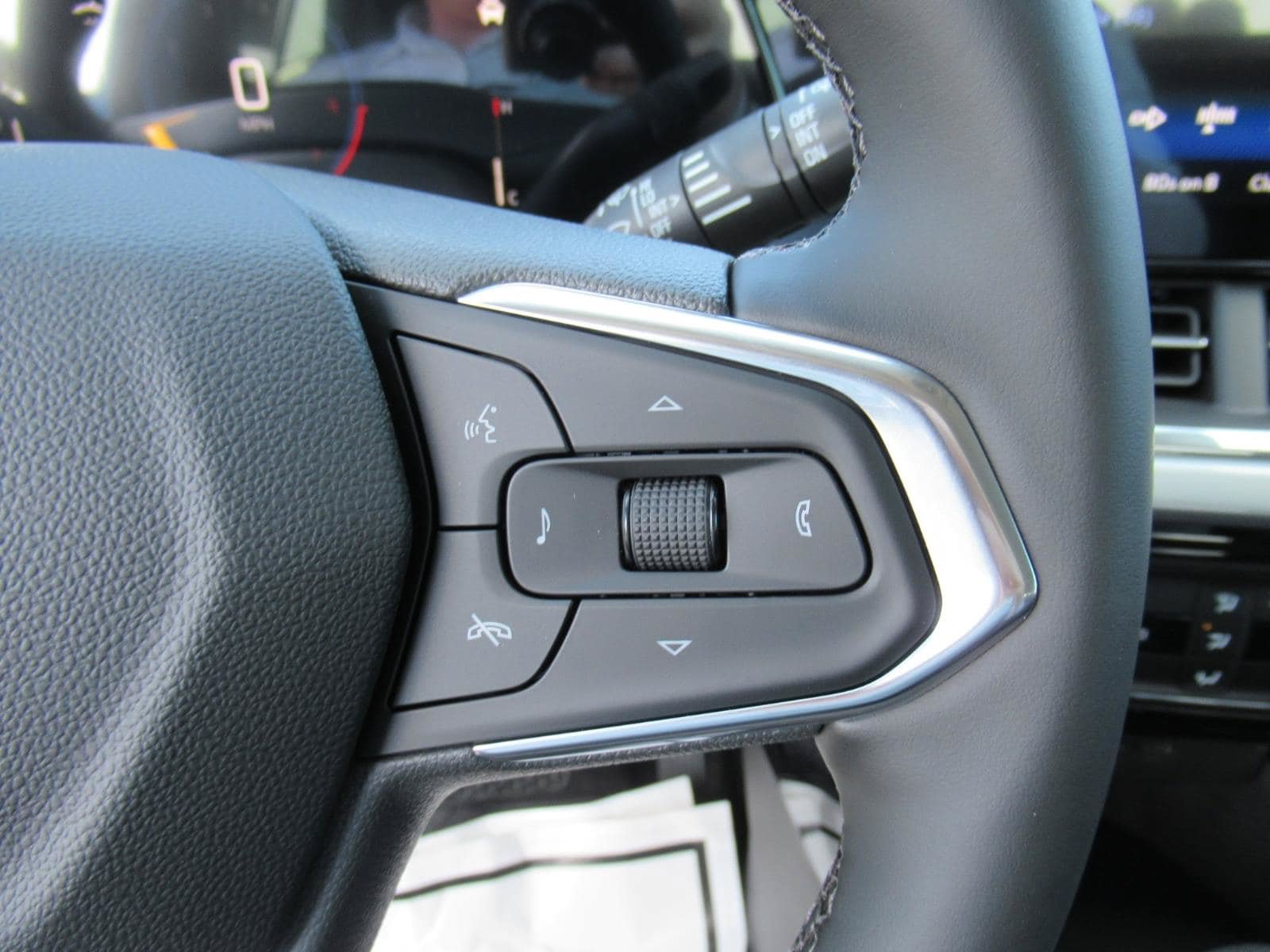 New 2026 Chevrolet Trax LT w/ Driver Confidence Package FWD image 25