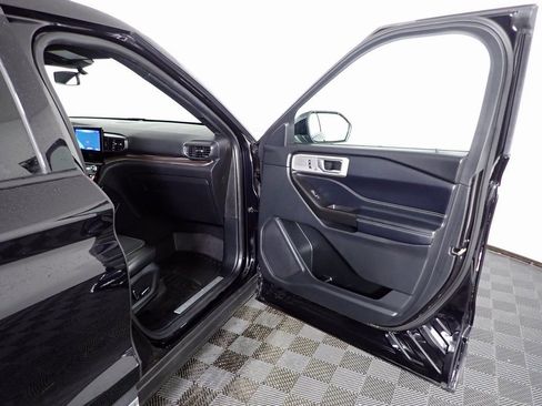 Used 2020 Ford Explorer Limited image 36