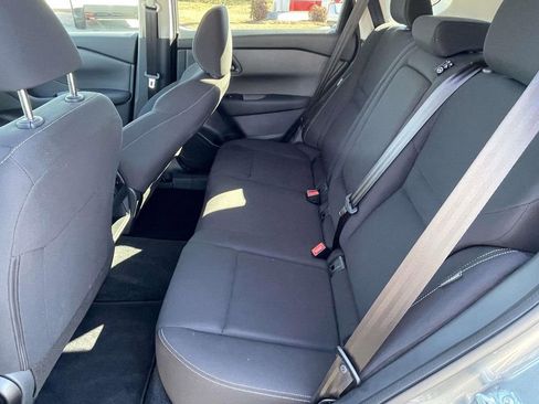 Used 2025 Nissan Rogue S image 9