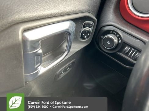 Used 2018 Jeep Wrangler Unlimited Rubicon w/ Cold Weather Group image 18