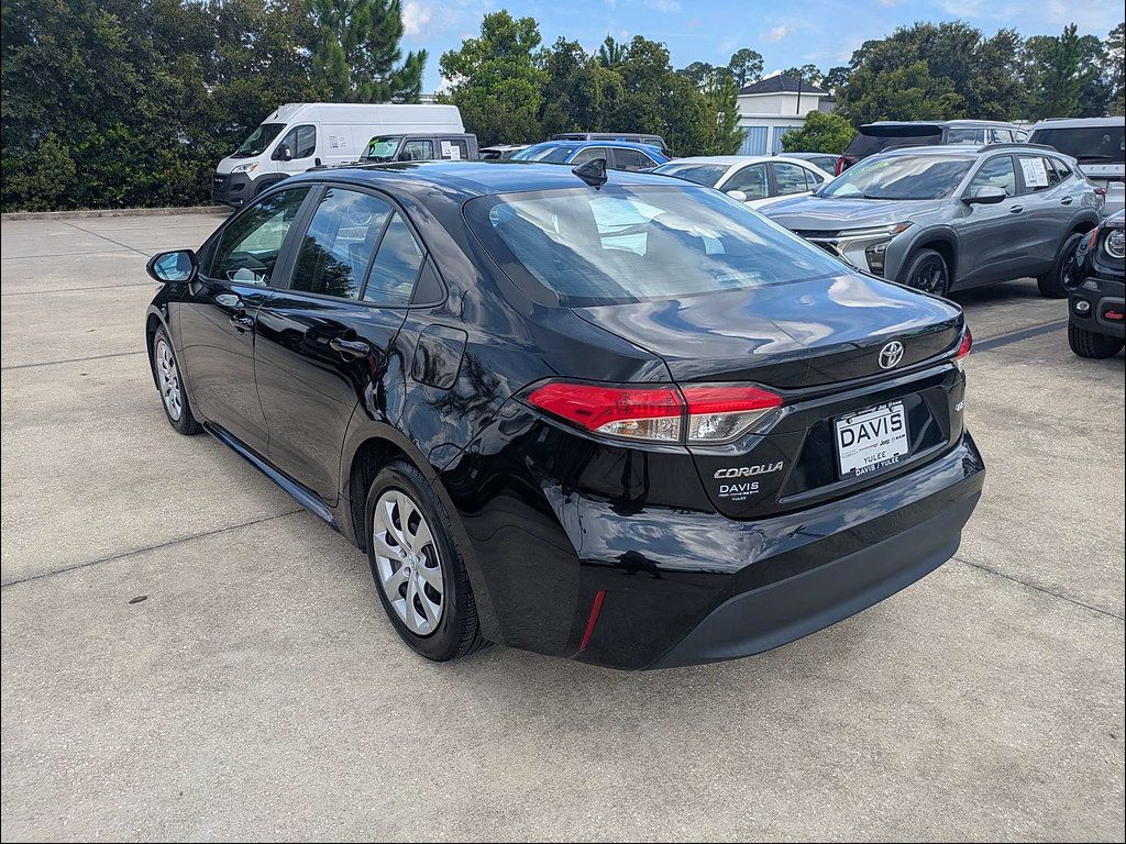 Used 2023 Toyota Corolla LE FWD image 5
