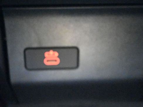 New 2026 BMW X6 xDrive40i w/ Climate Comfort Package image 4