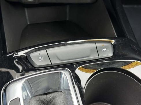 Used 2025 Chevrolet Trax LT image 27