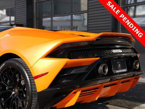 Used 2024 Lamborghini Huracan EVO image 14