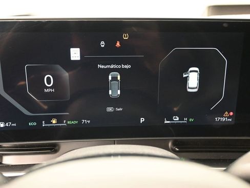 Used 2025 Kia Carnival SX image 11