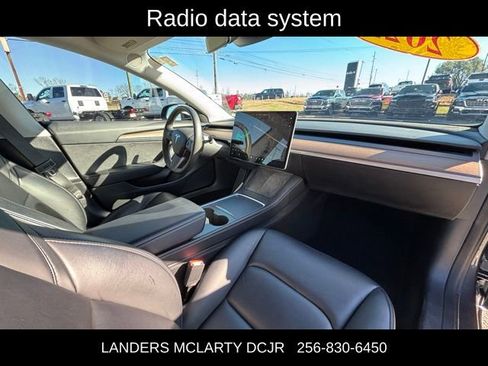 Used 2022 Tesla Model 3 image 9