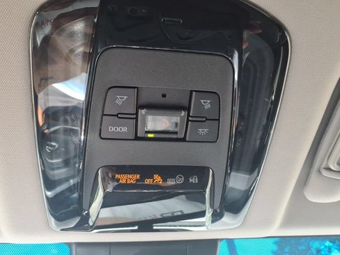 Used 2021 Toyota Venza LE w/ Carpet Mat Package (TMS) AWD/4WD image 27