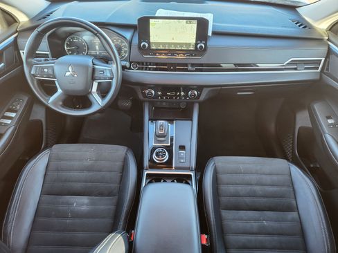 Used 2024 Mitsubishi Outlander SE image 21