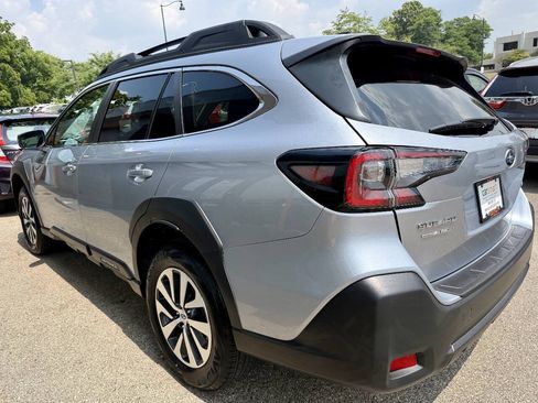 Used 2025 Subaru Outback Premium AWD/4WD image 7