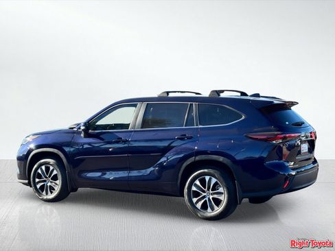 Certified 2024 Toyota Highlander XLE AWD/4WD image 5