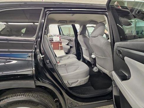 Used 2023 Toyota Highlander L FWD image 37