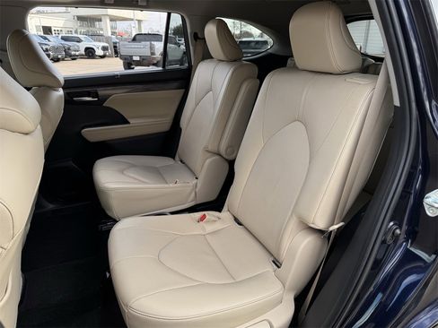 Used 2023 Toyota Highlander Limited image 27