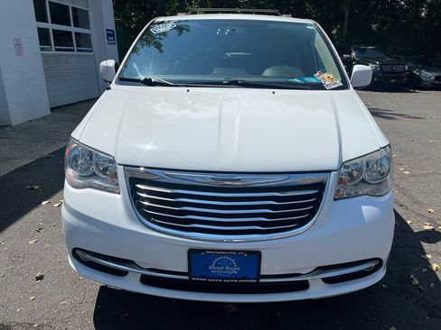 Used 2016 Chrysler Town & Country Touring FWD image 22