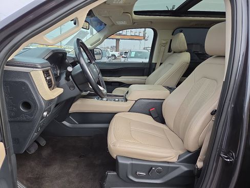 Used 2022 Ford Expedition Max Limited image 13
