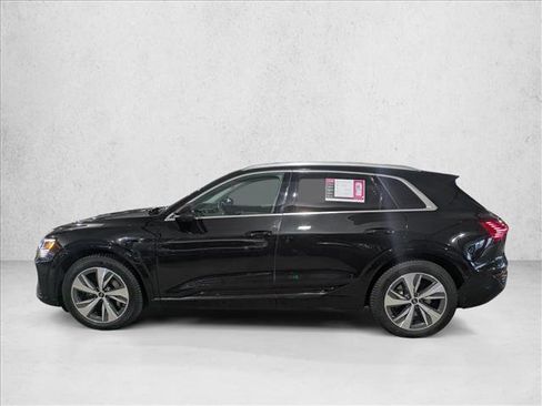 Used 2024 Audi Q8 e-tron Premium Plus w/ Premium Plus Package image 9