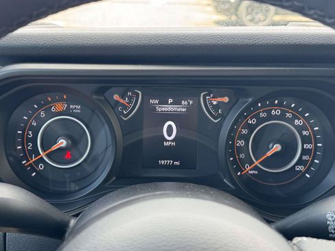 Used 2025 Jeep Wrangler Unlimited Sport AWD/4WD image 19