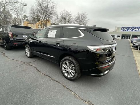 Used 2023 Buick Enclave Avenir image 4