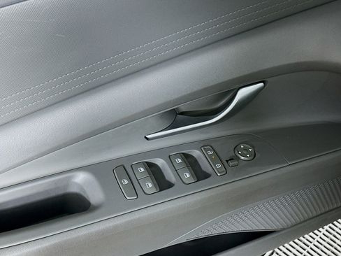 Used 2024 Hyundai Elantra SEL image 15