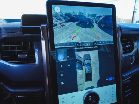 Used 2022 Ford F150 Lightning Lariat image 20