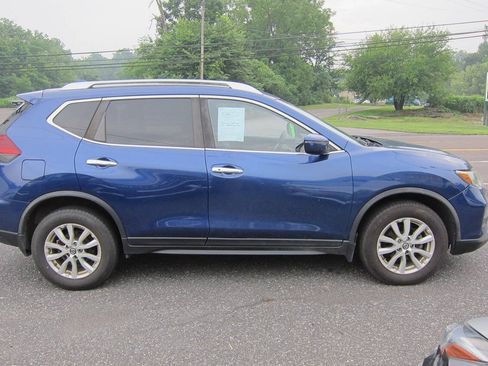 Used 2019 Nissan Rogue SV AWD/4WD image 3