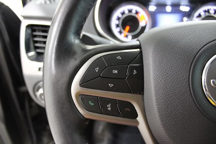Used 2019 Jeep Cherokee Limited AWD/4WD image 36